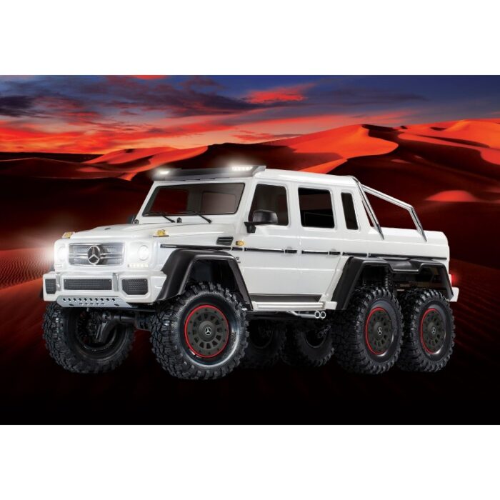 TXX88096-4-WHT MERCEDES-BENZ G 63 AMG 6X6 TRAIL TRUCK CON ILLUMINAZIONE A LED-BIANCO