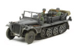 TA37016 TAMIYA 1 TON HALF-TRACK Sd.Kfz.10 1:35